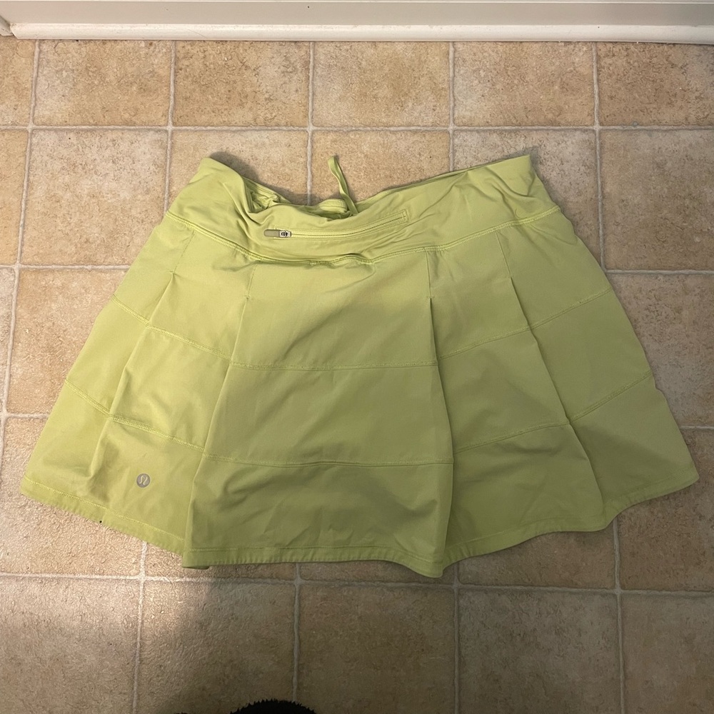 Like green lululemon pace rival skirt size 10